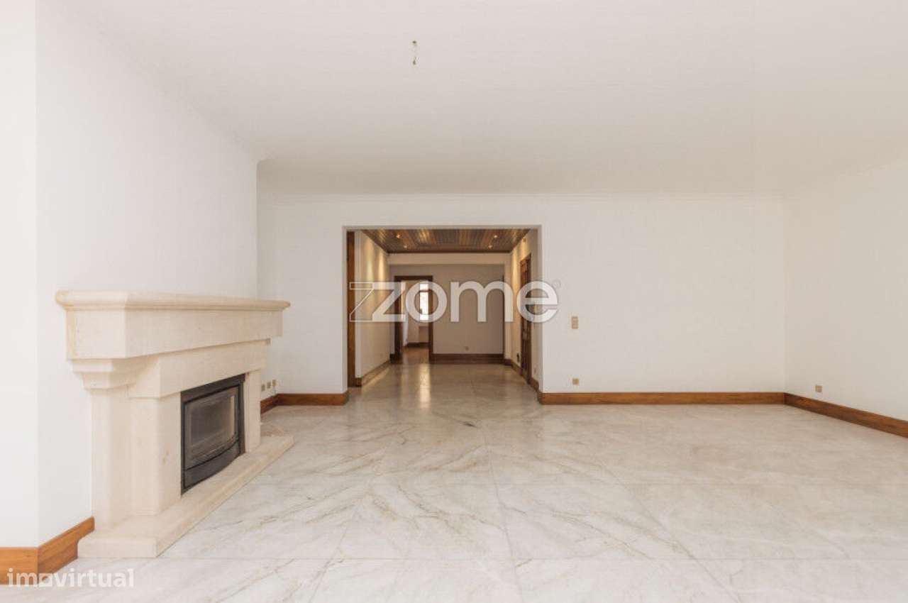 Apartamento T3 localizado na Rua Saragoça em Coimbra - Grande imagem: 3/24