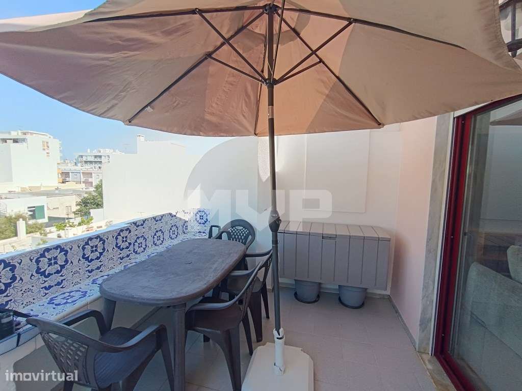 T3 no Centro de Faro com Terraço Privativo e Vista Ria Desafogada!-21