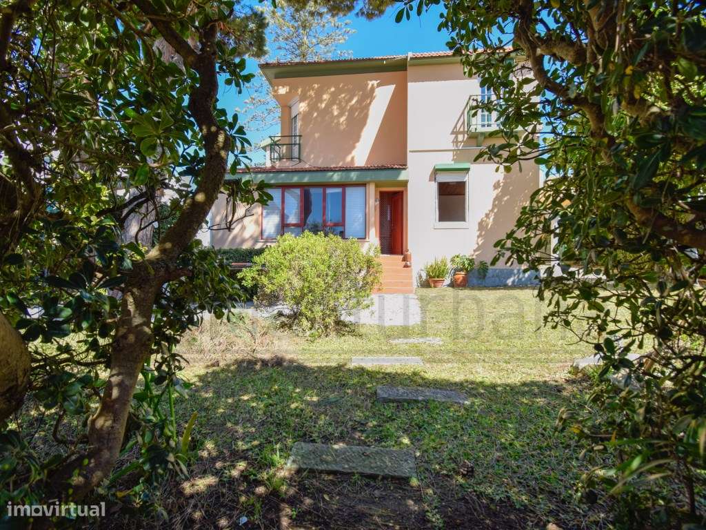 MORADIA INDEPENDENTE NO ESTORIL COM VISTA MAR-0