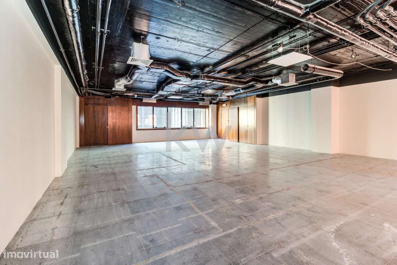 Escritório open-space com 132m2, situado em Edifício de prestígio, na - Grande imagem: 2/17