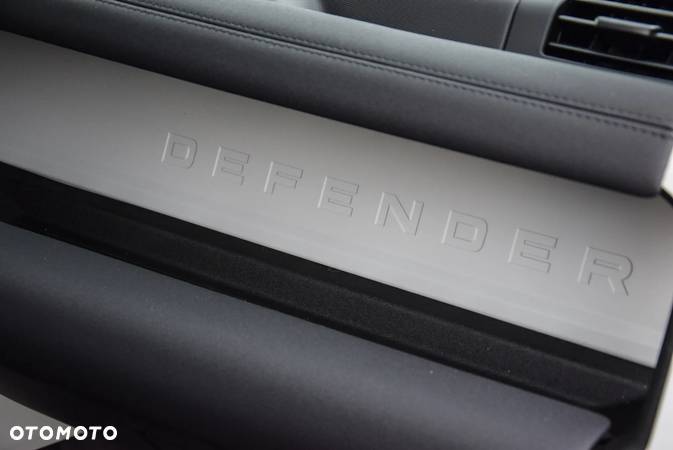 Land Rover Defender 110 2.0 P300 SE - 13
