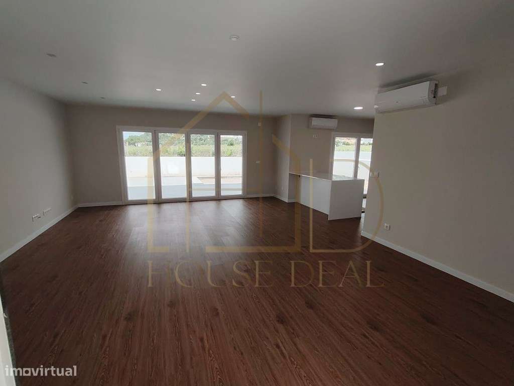 Magnífica Moradia T4 com Garagem e Piscina. Vendas de Azeitão-30