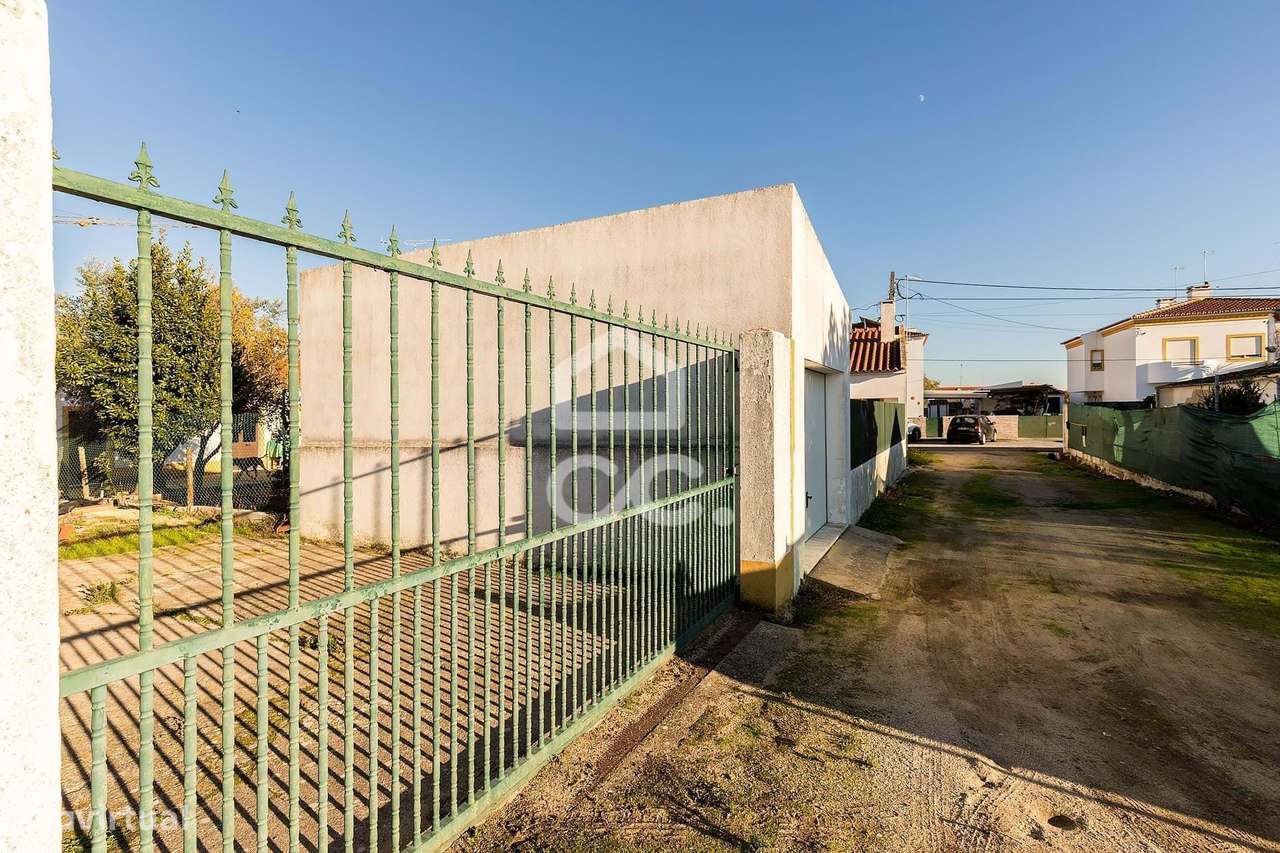 Terreno de  1.350 m² c/ Anexo de Apoio Agrícola | Canaviais, Évora-5