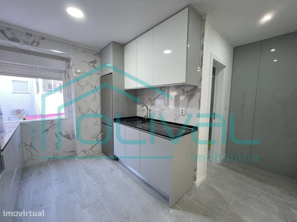 Apartamento T2 Renovado Centro da Cidade-0