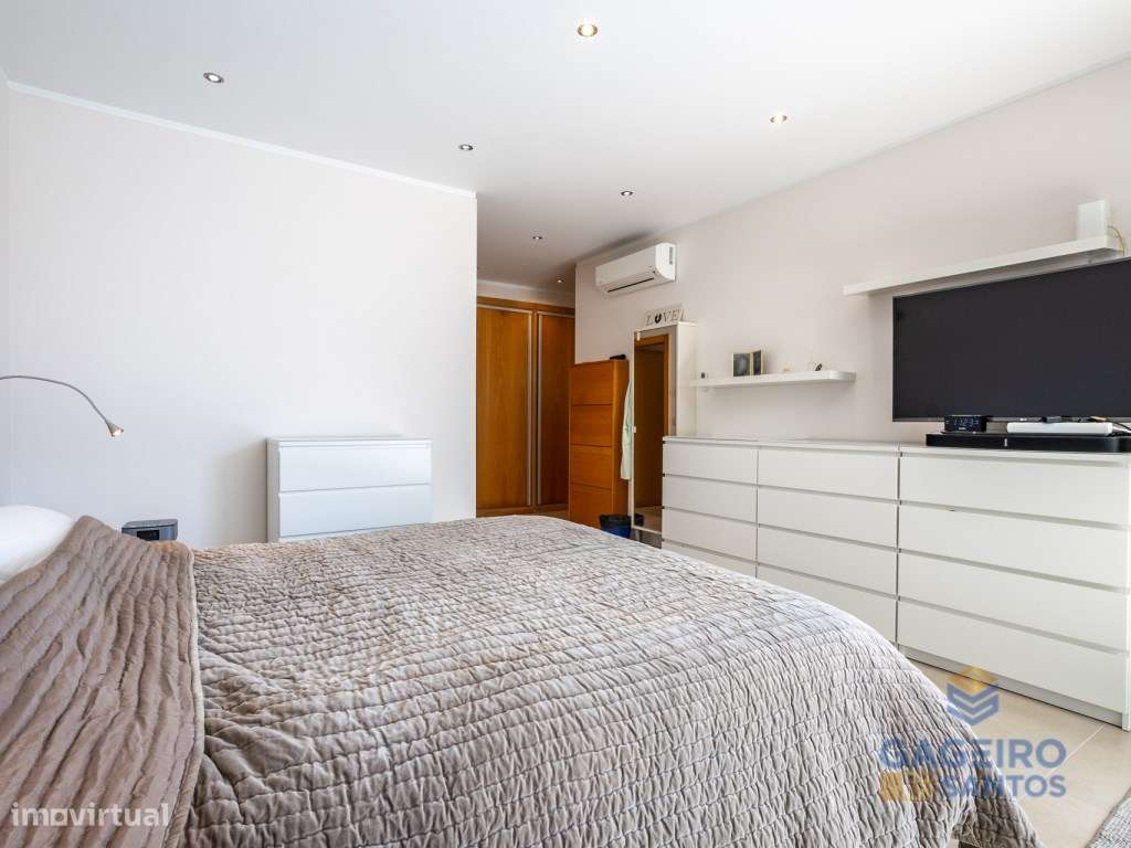 Moradia com piscina e terreno em São Martinho do Porto-33