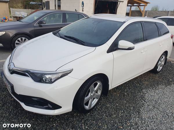 Toyota Auris 1.6 Premium - 11