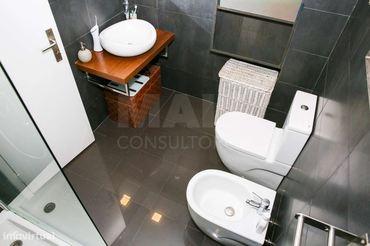 Apartamento T2 Remodelado no Carregado - Grande imagem: 3/27