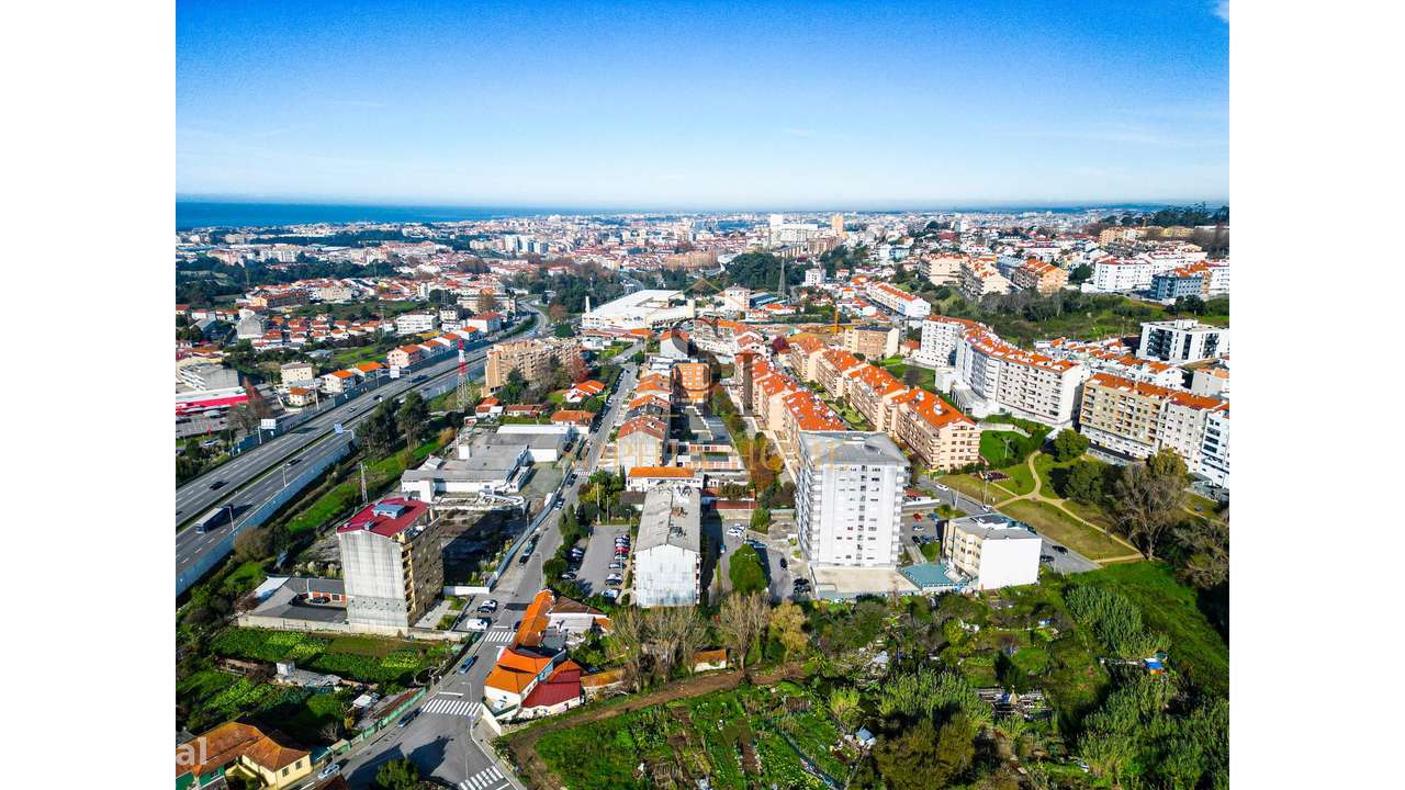 T2 c/ terraço e box, em Mafamude-25