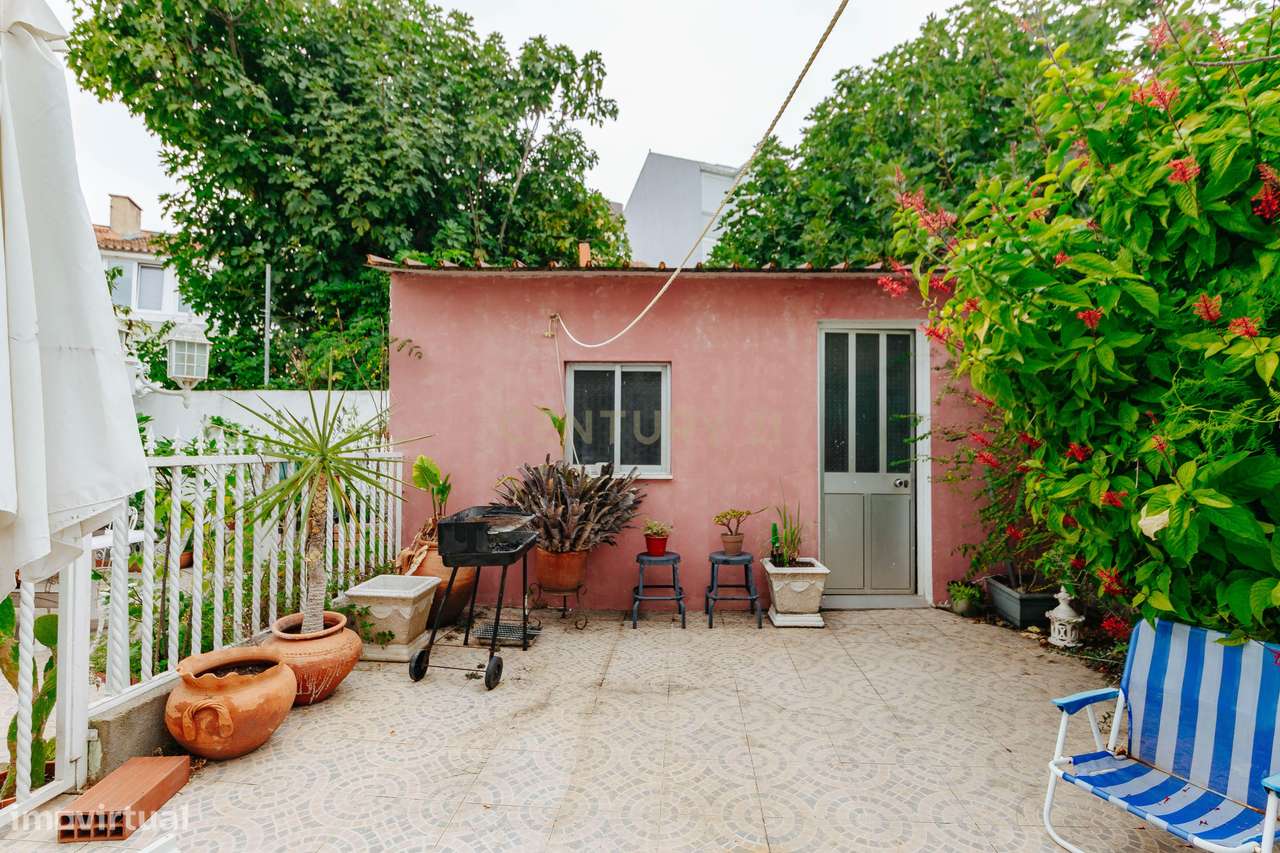 T2 exclusivo, totalmente remodelado e mobilado, com logradouro privati-27