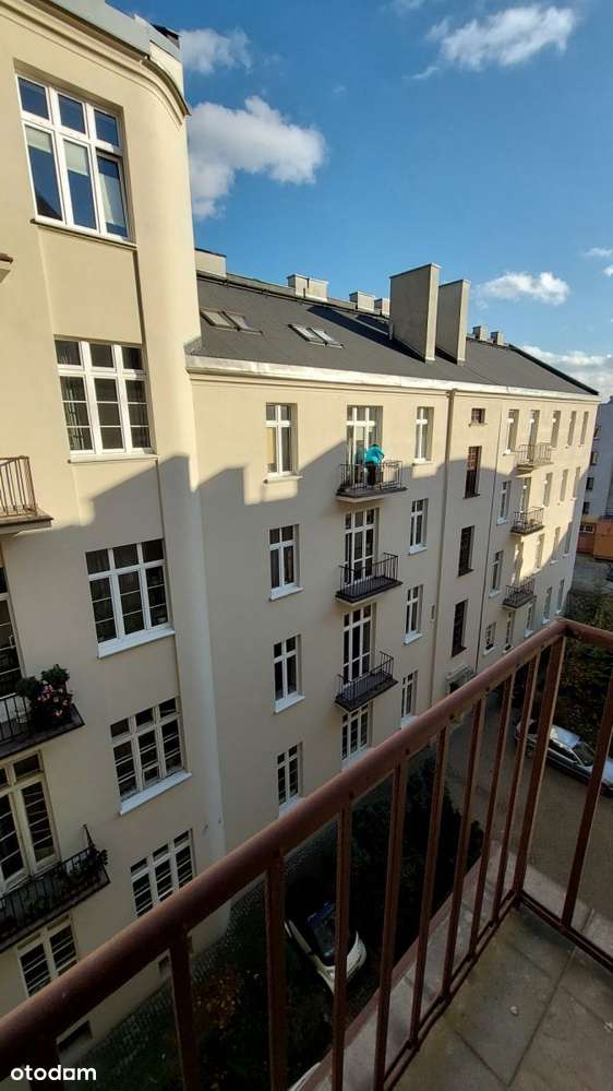 Kamienica pod Atlasami, winda, dworzec-13