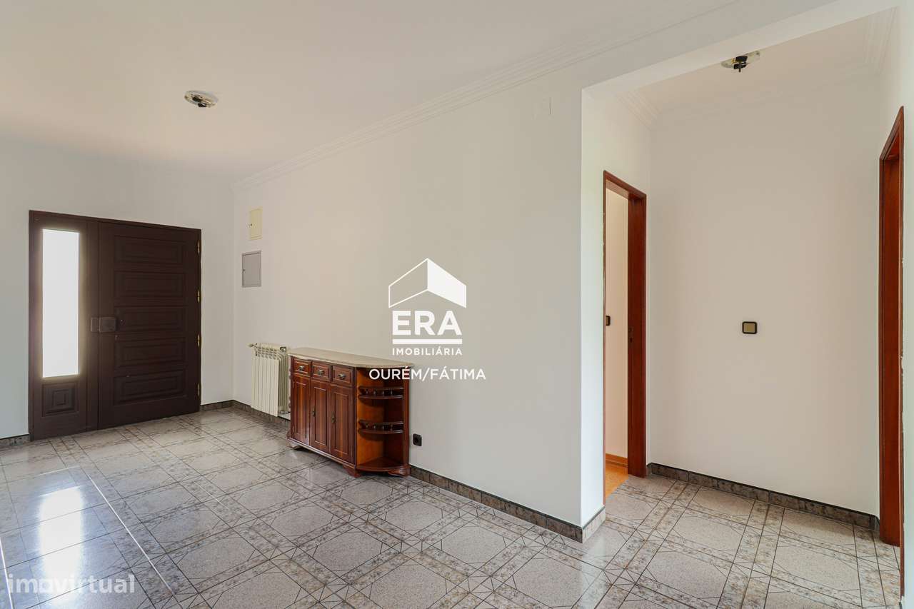 Moradia T5 no Olival, Ourém-16