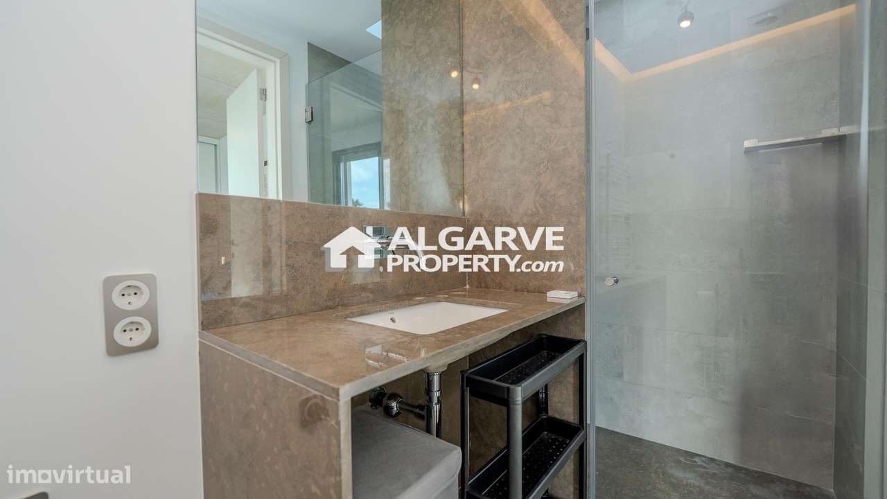 Moderna Moradia T4 com Piscina e Jardim em Almancil-11