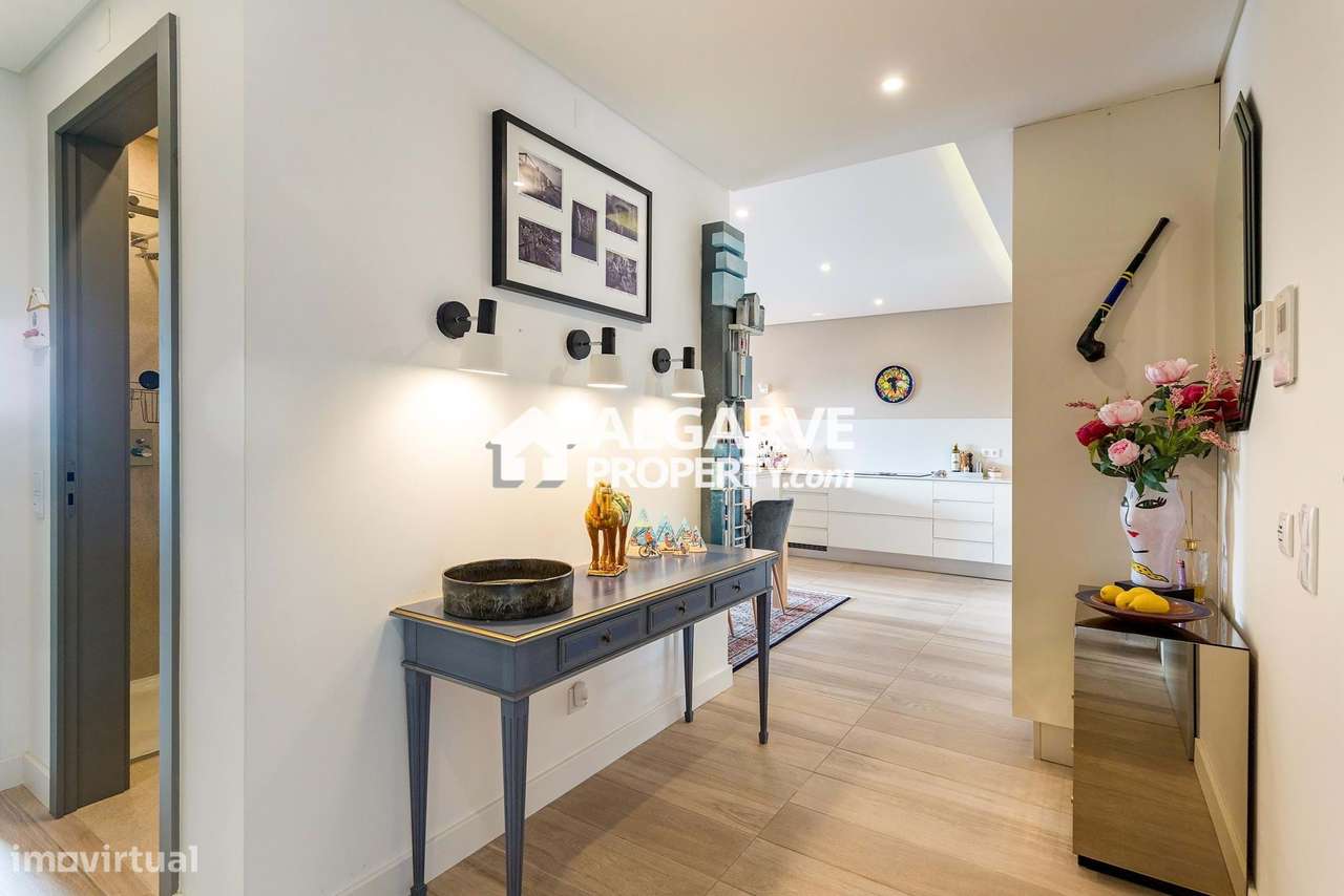 Excelente T2 Moderno com amplo terraço perto da Praia — Quarteira, Alg-10