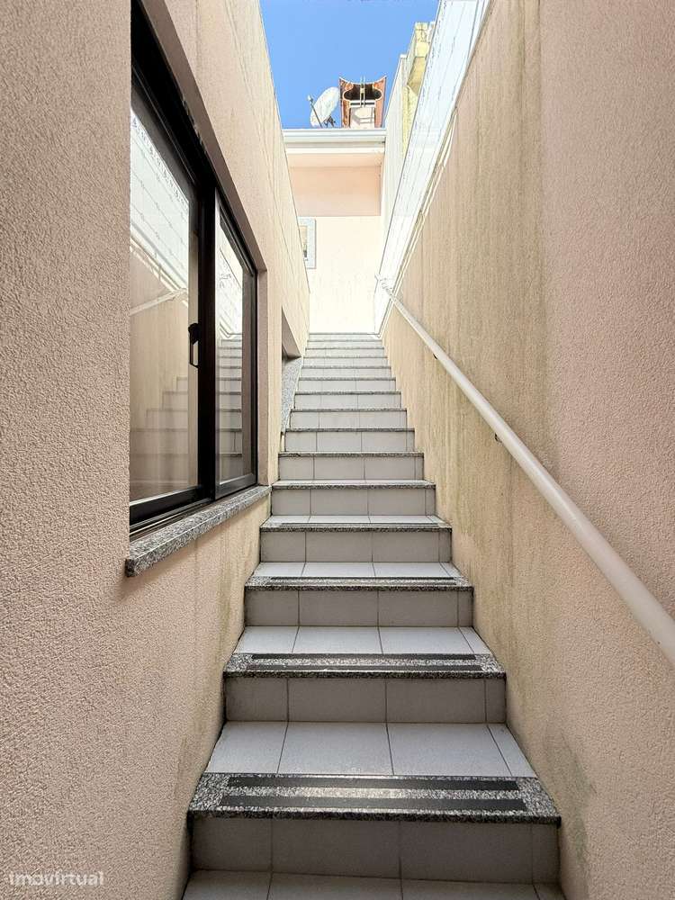 Moradia T3 | Terraço | Box 4 Carros | Varanda | Jovim | Exclusivo-41