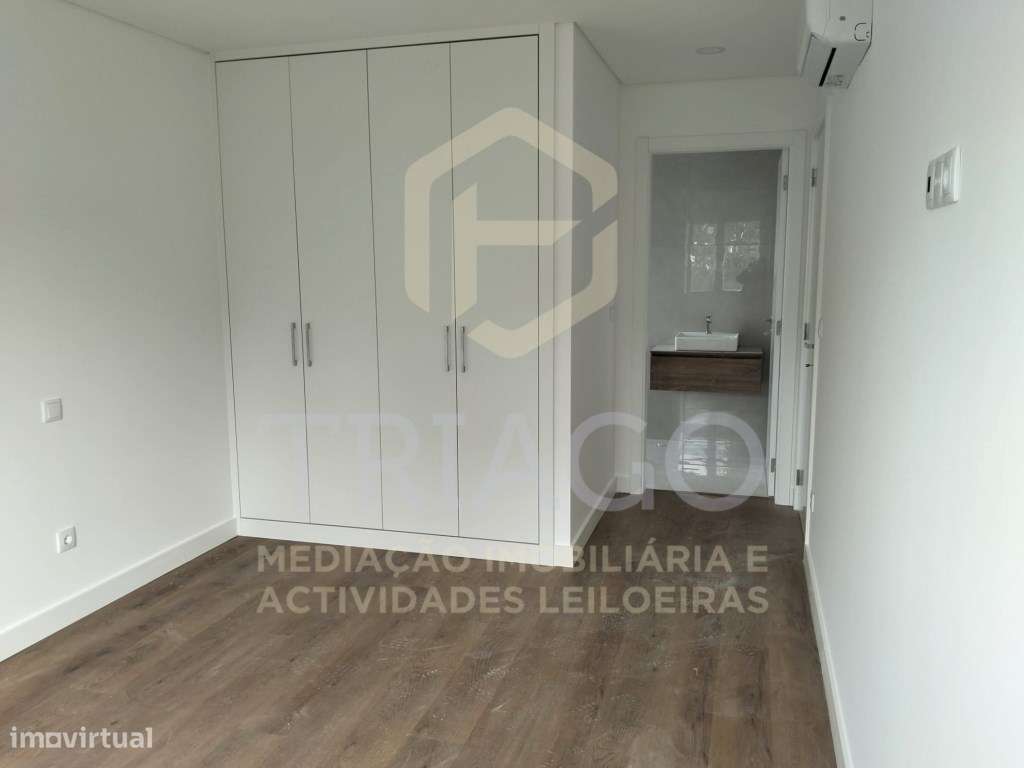 Fantástico Apartamento T2 com Varanda-9