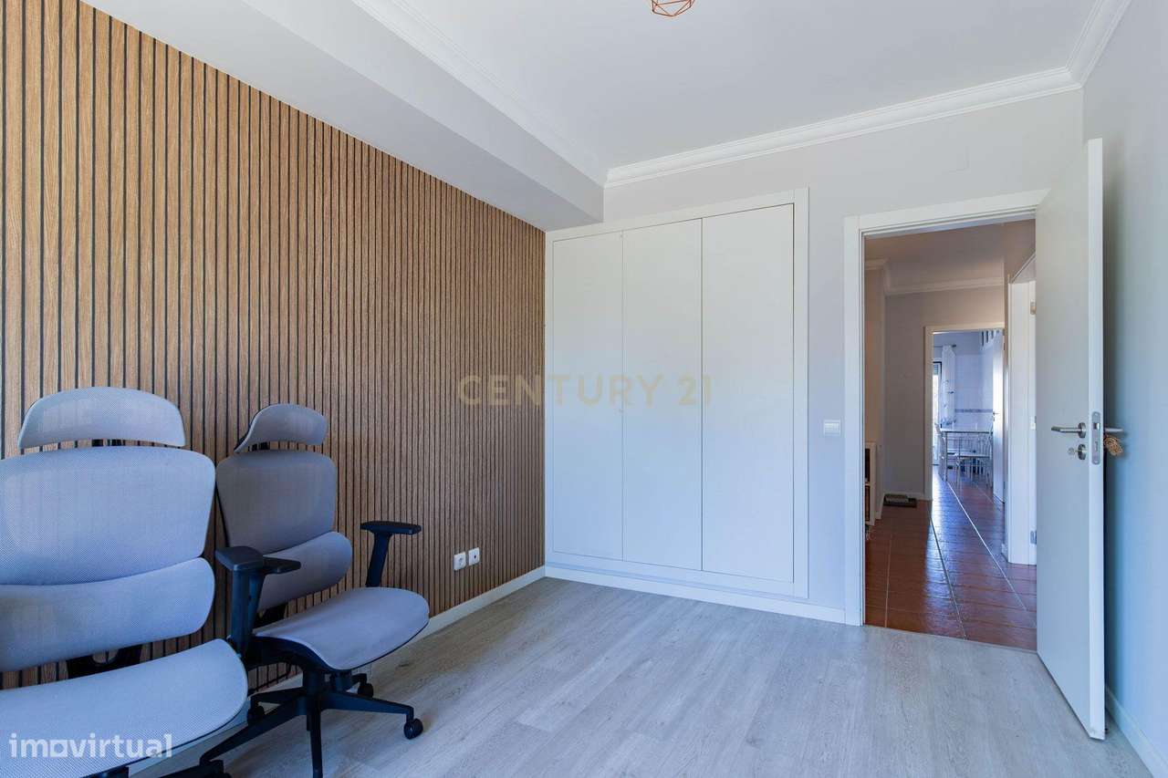 Apartamento T2 Remodelado | Pataias | Garagem e Sótão-8