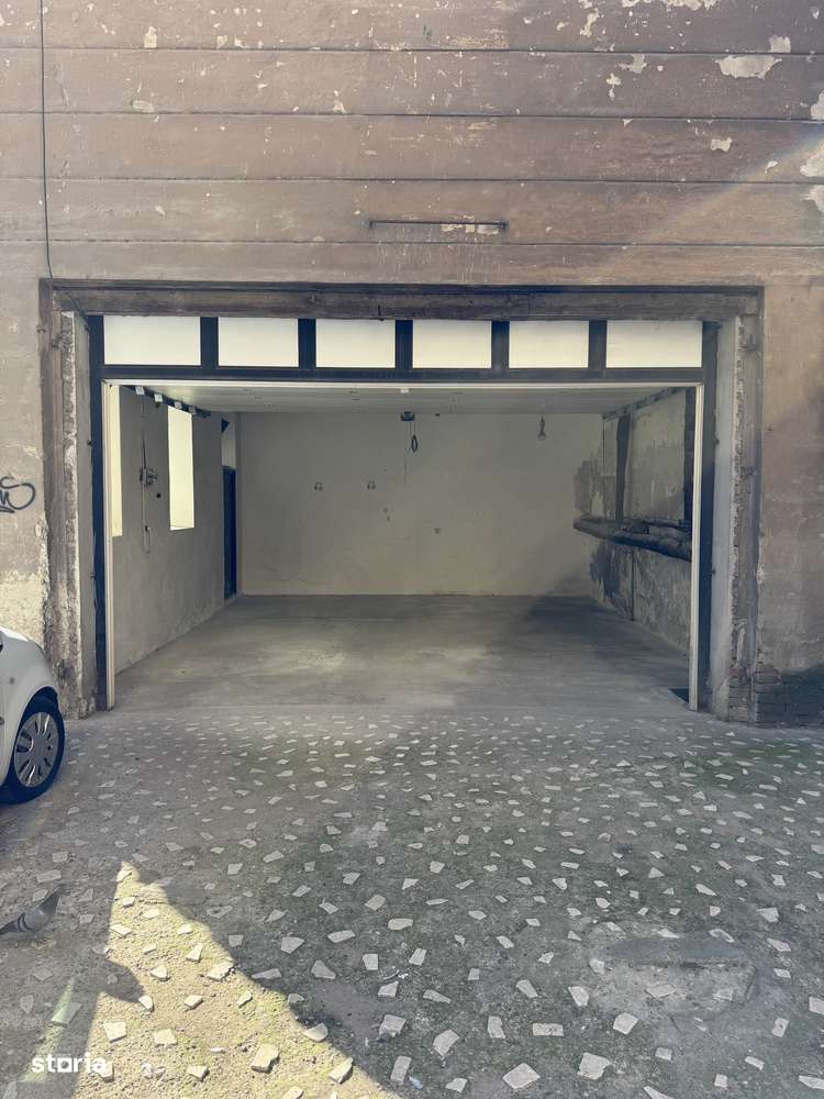 Garaj spatios ultracentral in Palatul Neumann cu CF propriu - Imagine principală: 4/7
