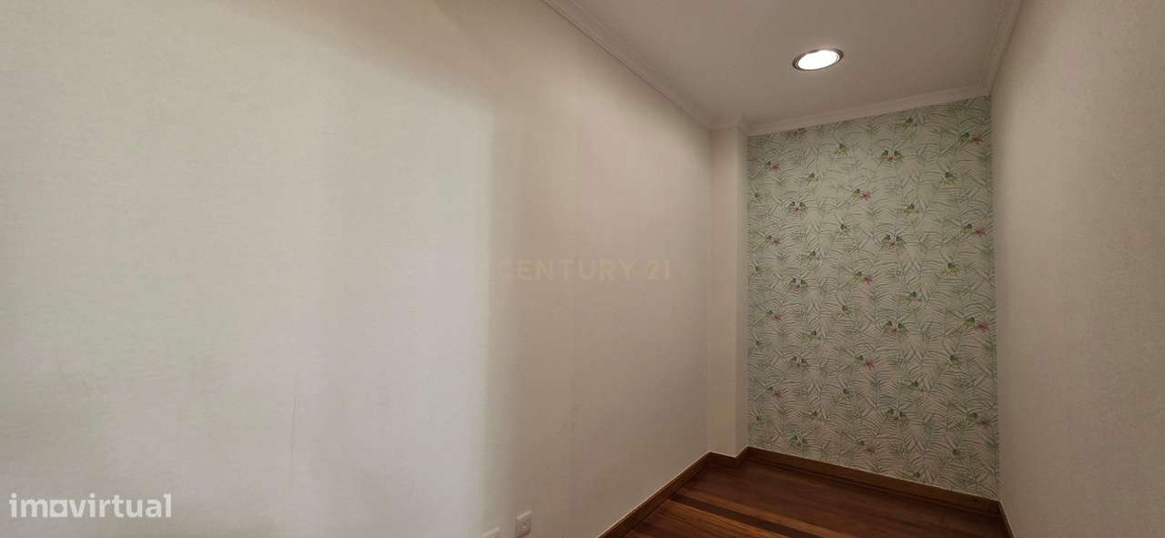 Apartamento T2+1 em Santo António-23