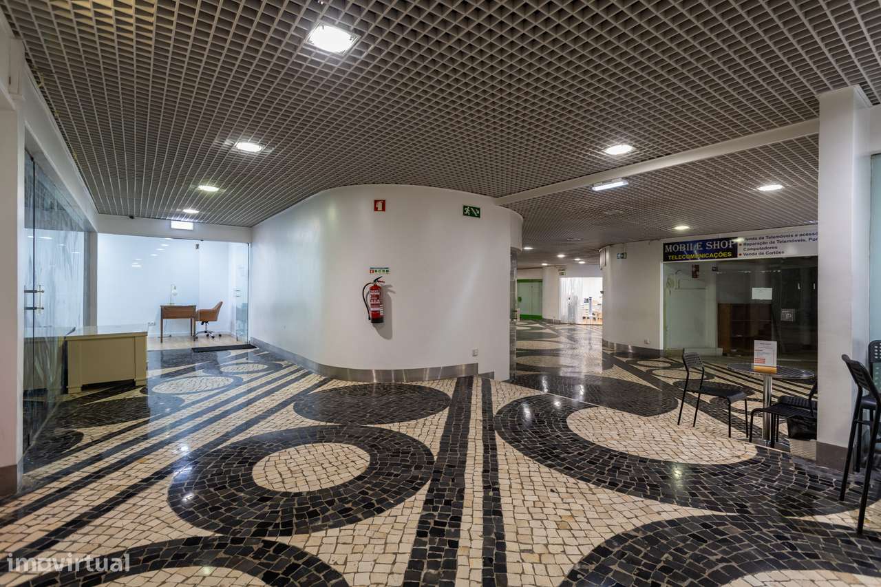 Espaço Comercial em Galeria Premium na Rua Mais Prestigiada de Lisboa,-5