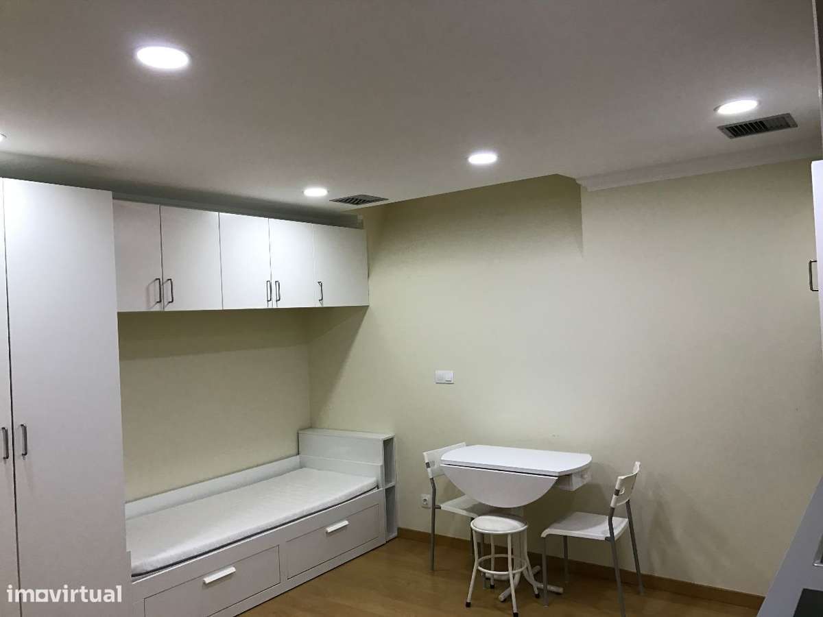 Excelente T0 AREEIRO Avenida Madrid - Grande imagem: 2/26