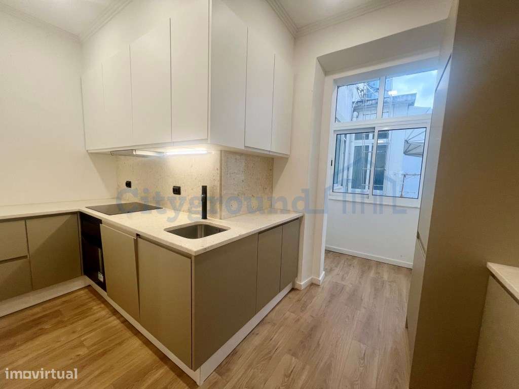 T2 totalmente renovado com excelente luminosidade e vista lateral p...-9