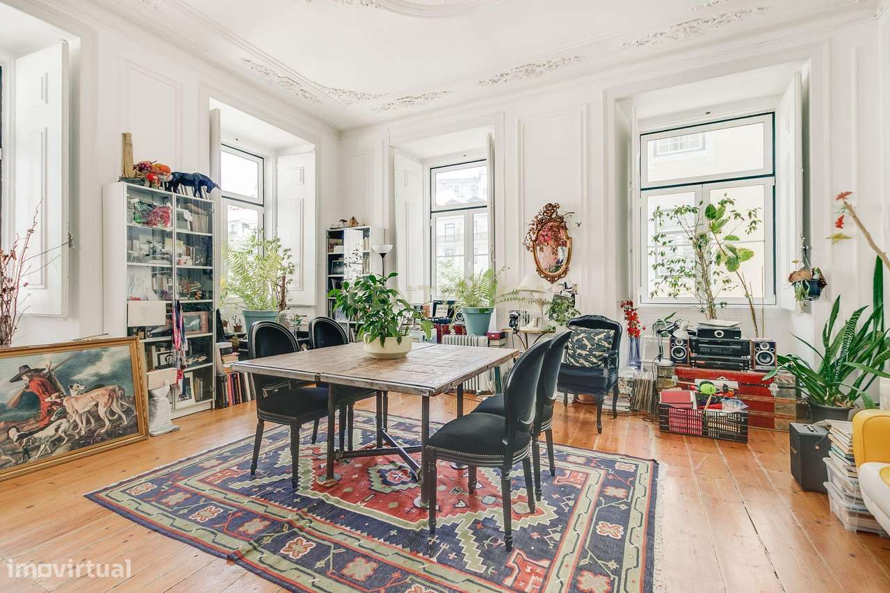 Apartamento remodelado com muita luz, tectos altos e boas áreas, no Ca - Grande imagem: 3/21