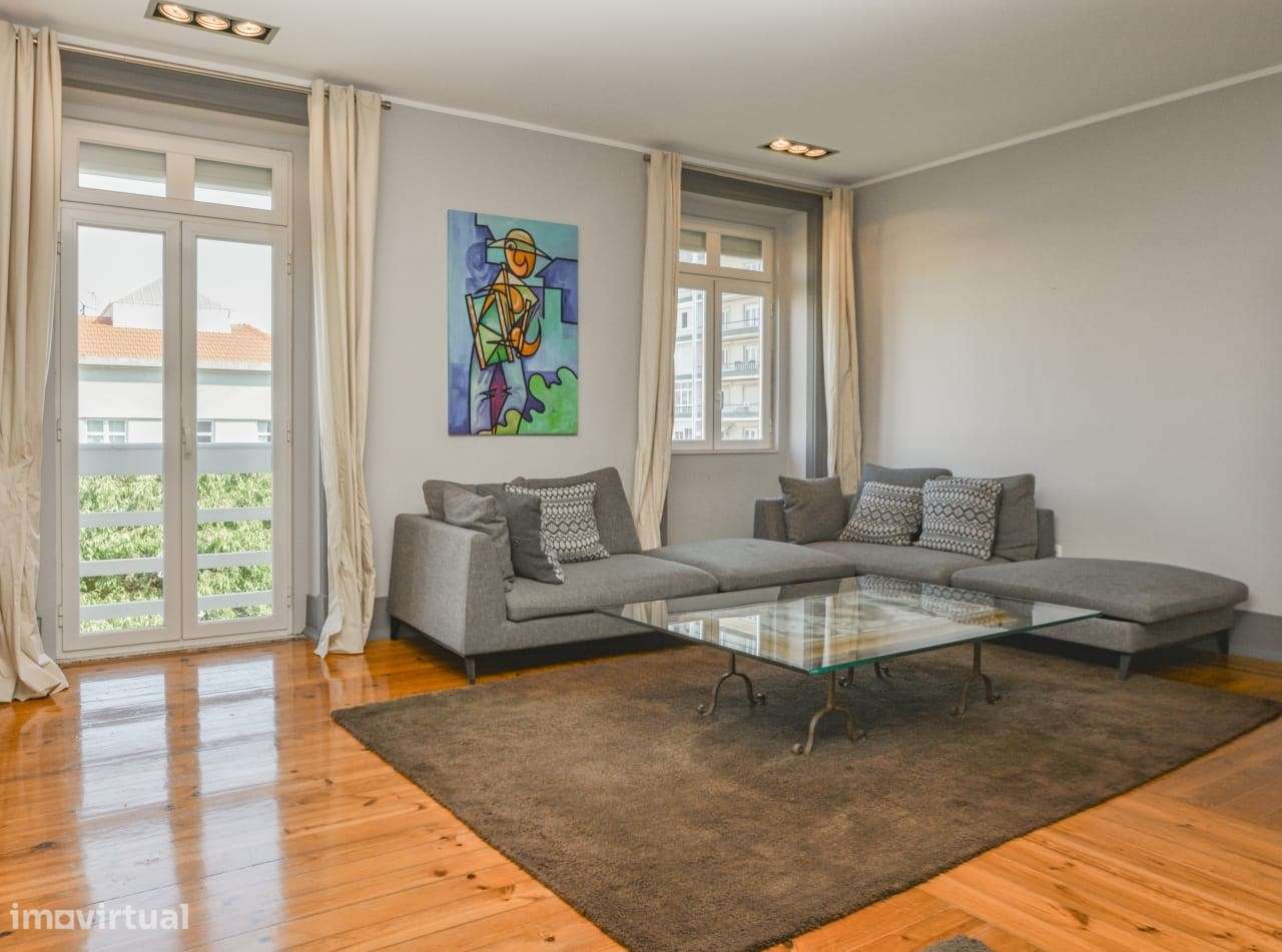 Elegante T2+1 | Elias Garcia | Gulbenkian | O Refúgio Superior nas Ave - Grande imagem: 2/19