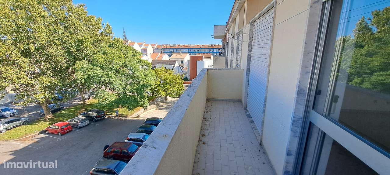 Apartamento T3 com 106m² e Arrecadação no Montijo-9