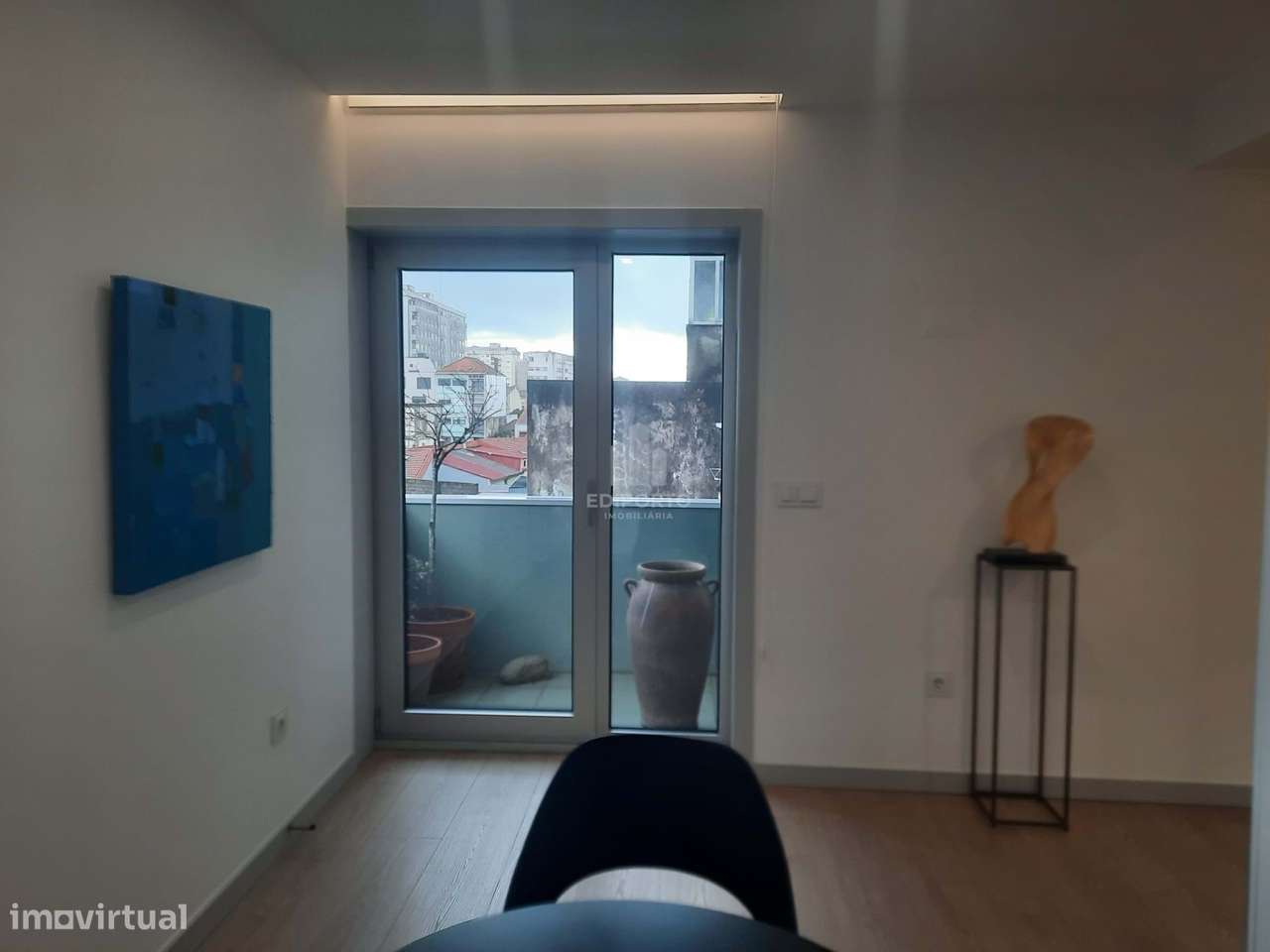 T2 COM GARAGEM E VARANDA   NO PORTO-9