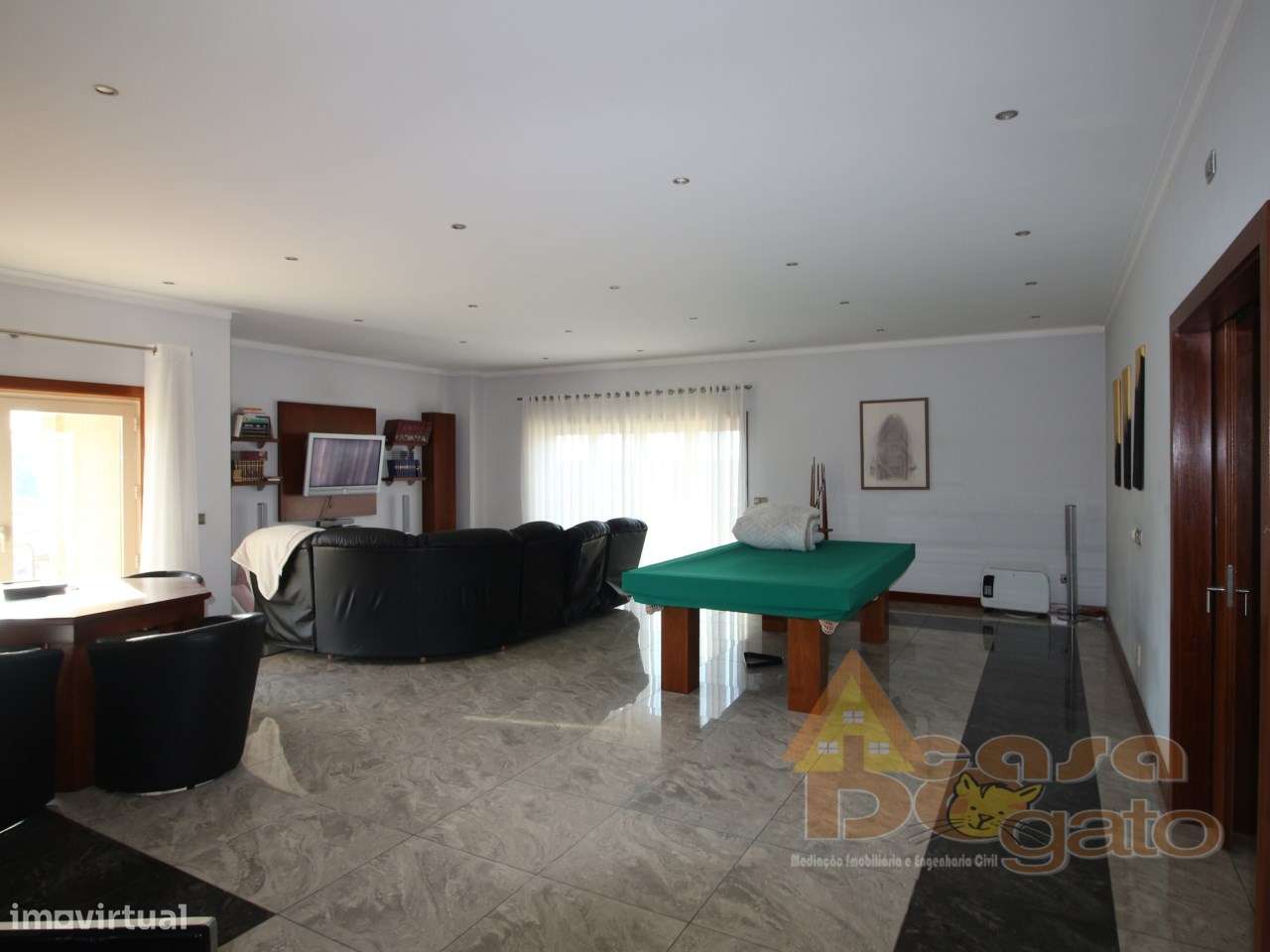 Moradia de 4 frentes com cave de 700 M2-8