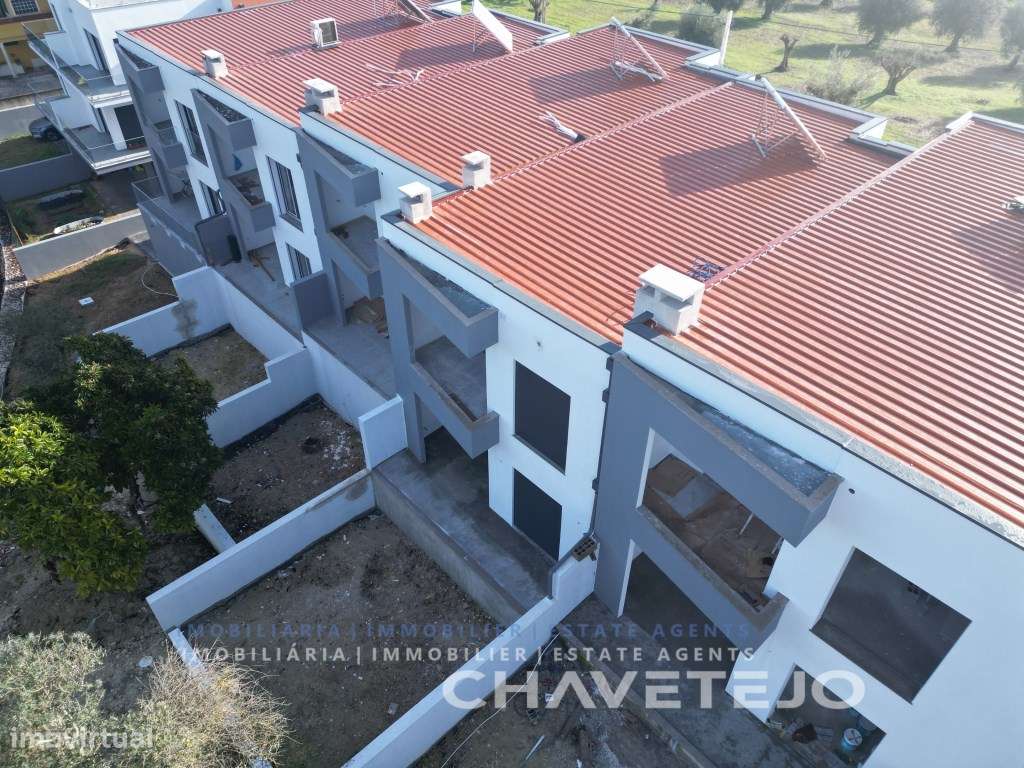 Moradia T4 de arquitectura moderna junto à cidade de Tomar. Ultimas... - Grande imagem: 5/18