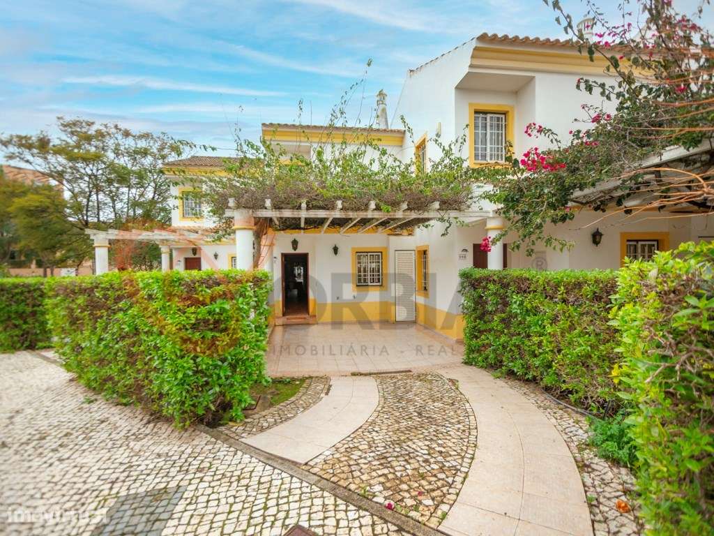 Moradia V2 para venda, inserida em condomínio privado com piscina, ...-19