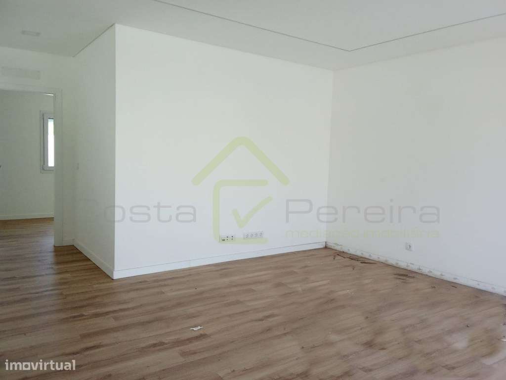 Moradia T4 Nova com garagem e logradouro-5