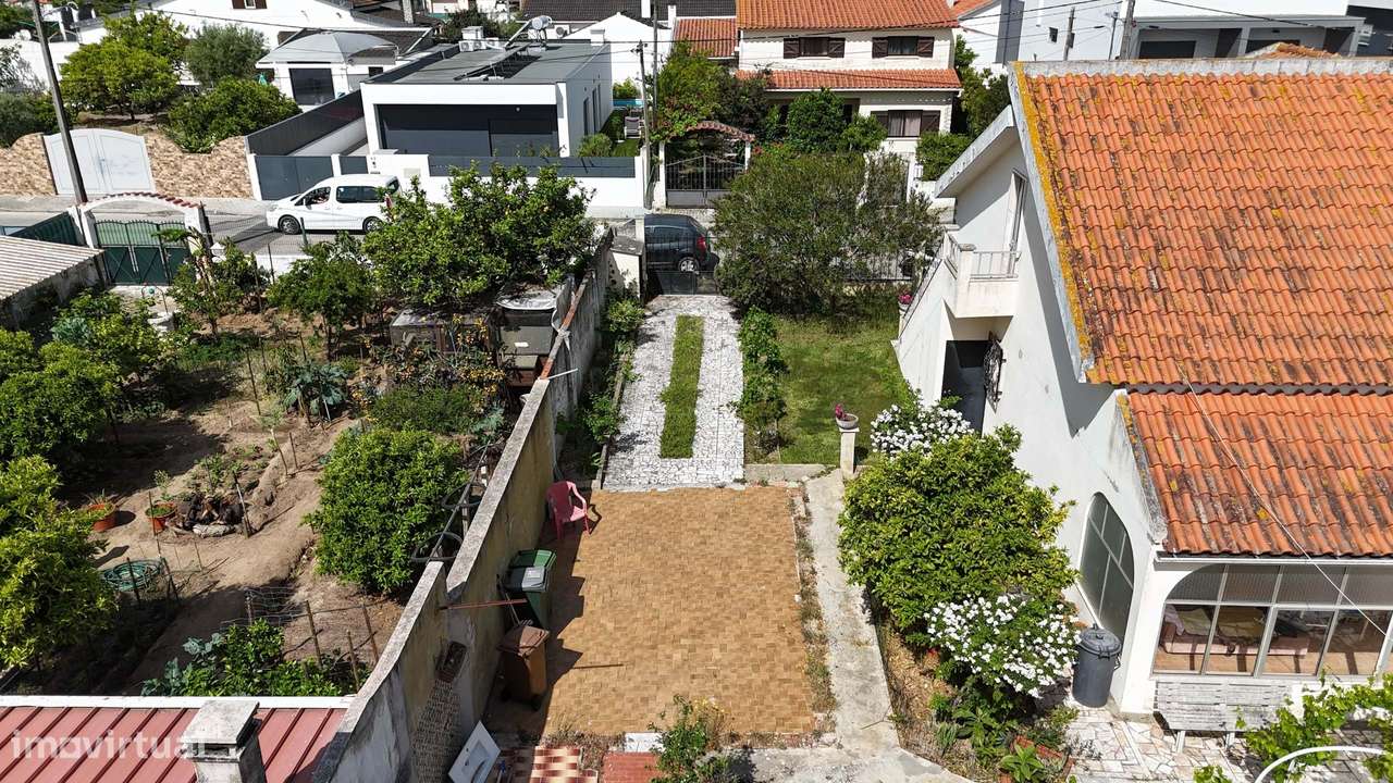 Moradia Isolada T3 com terreno de 726m² em Redondos – Espaço, Privacid-32