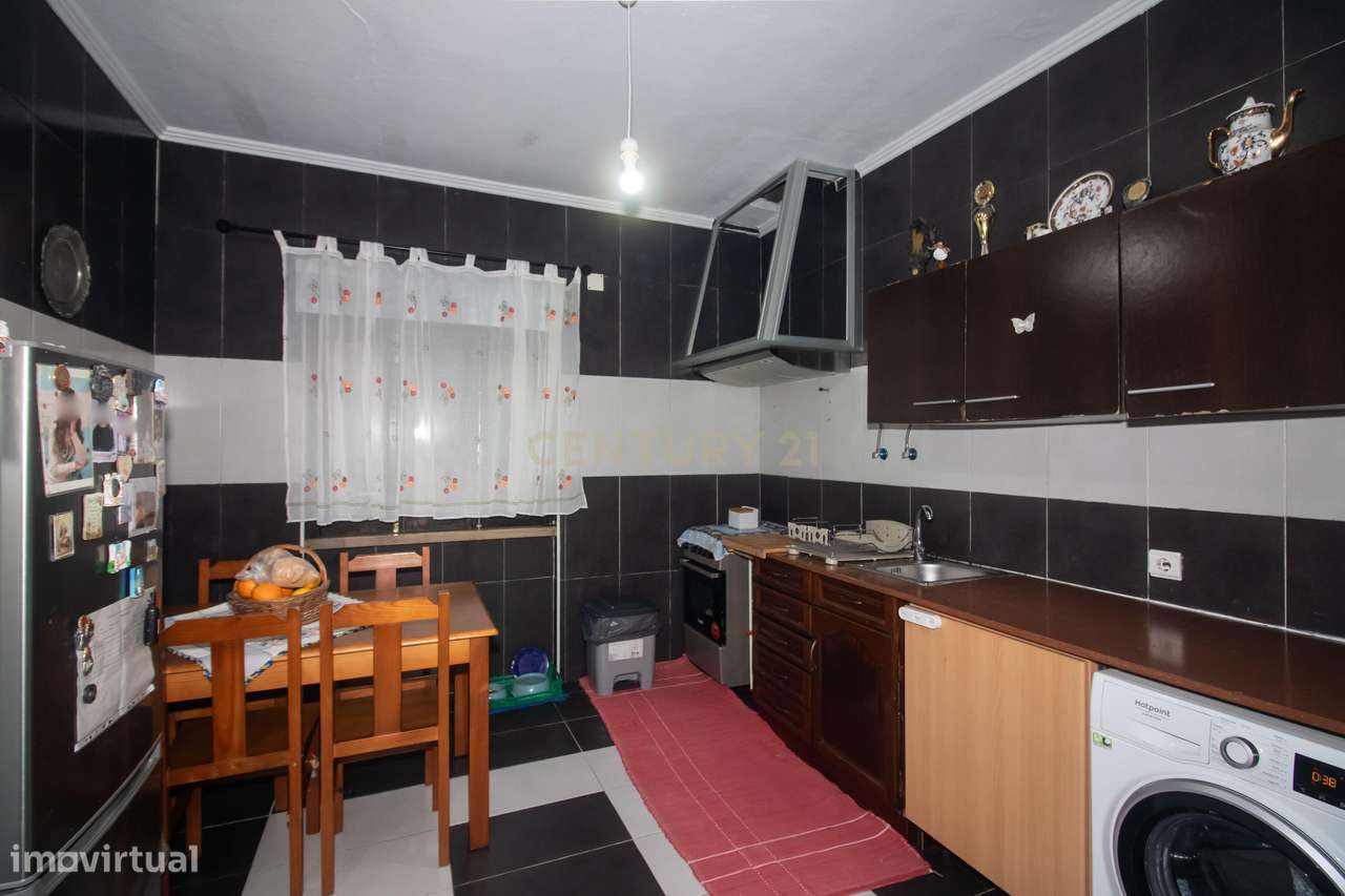 Moradia localizada em zona calma e residencial em Vila Chã- Ventosa n - Grande imagem: 2/23