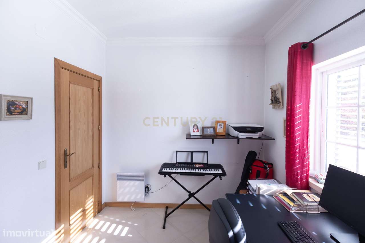 Moradia T4+1 em Condomínio Fechado – Alfacenhas Vila-11