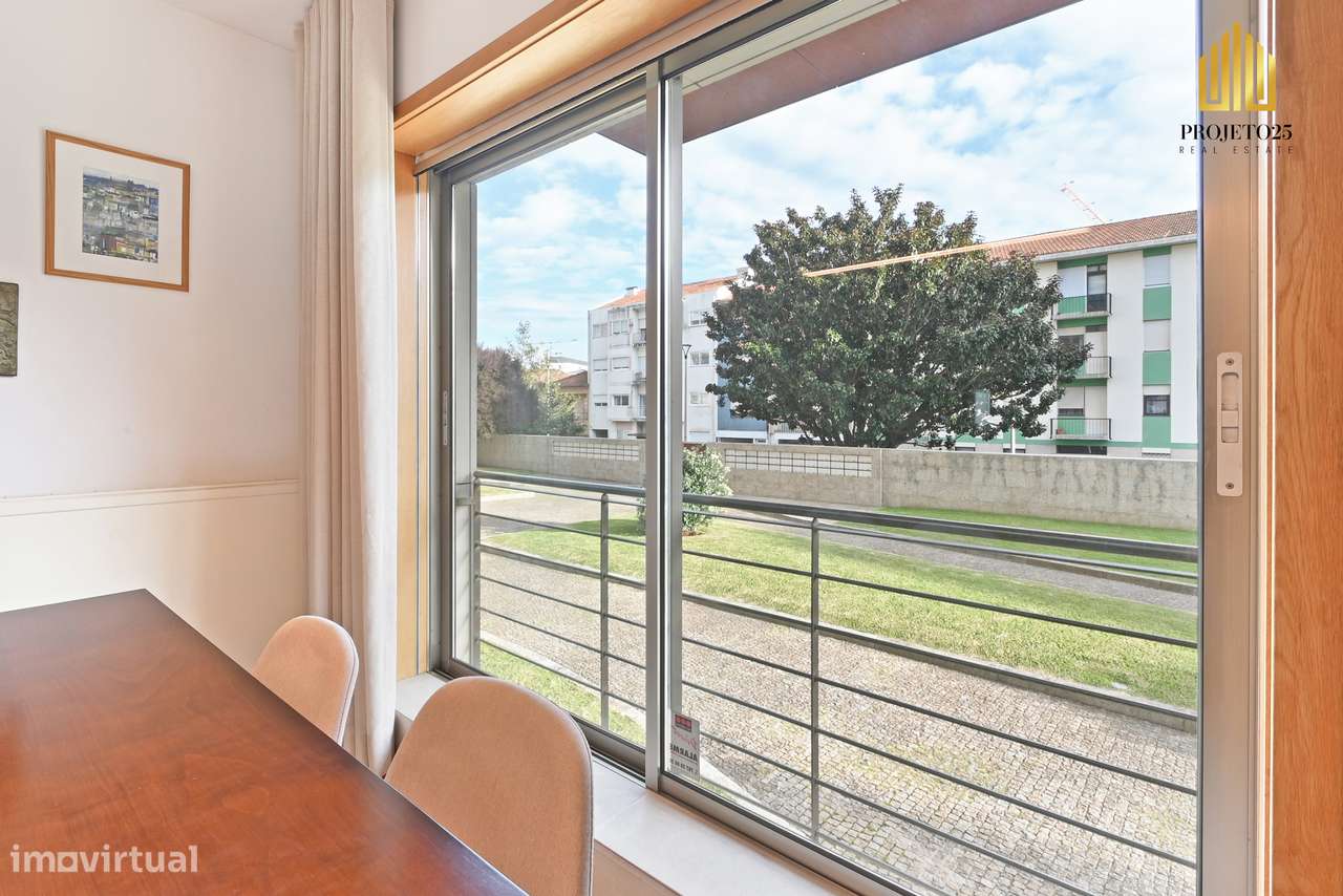 T2 Com Terraço Privativo em Condº Fechado com Piscina Coberta e Jardim-13