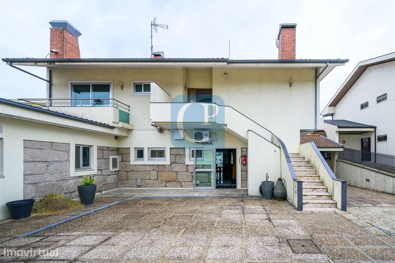 Moradia T3 com Restaurante, em Alfena, Valongo-18