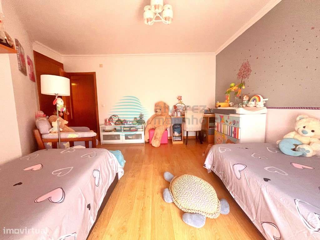 Moradia V3 situada no centro do Bombarral-17