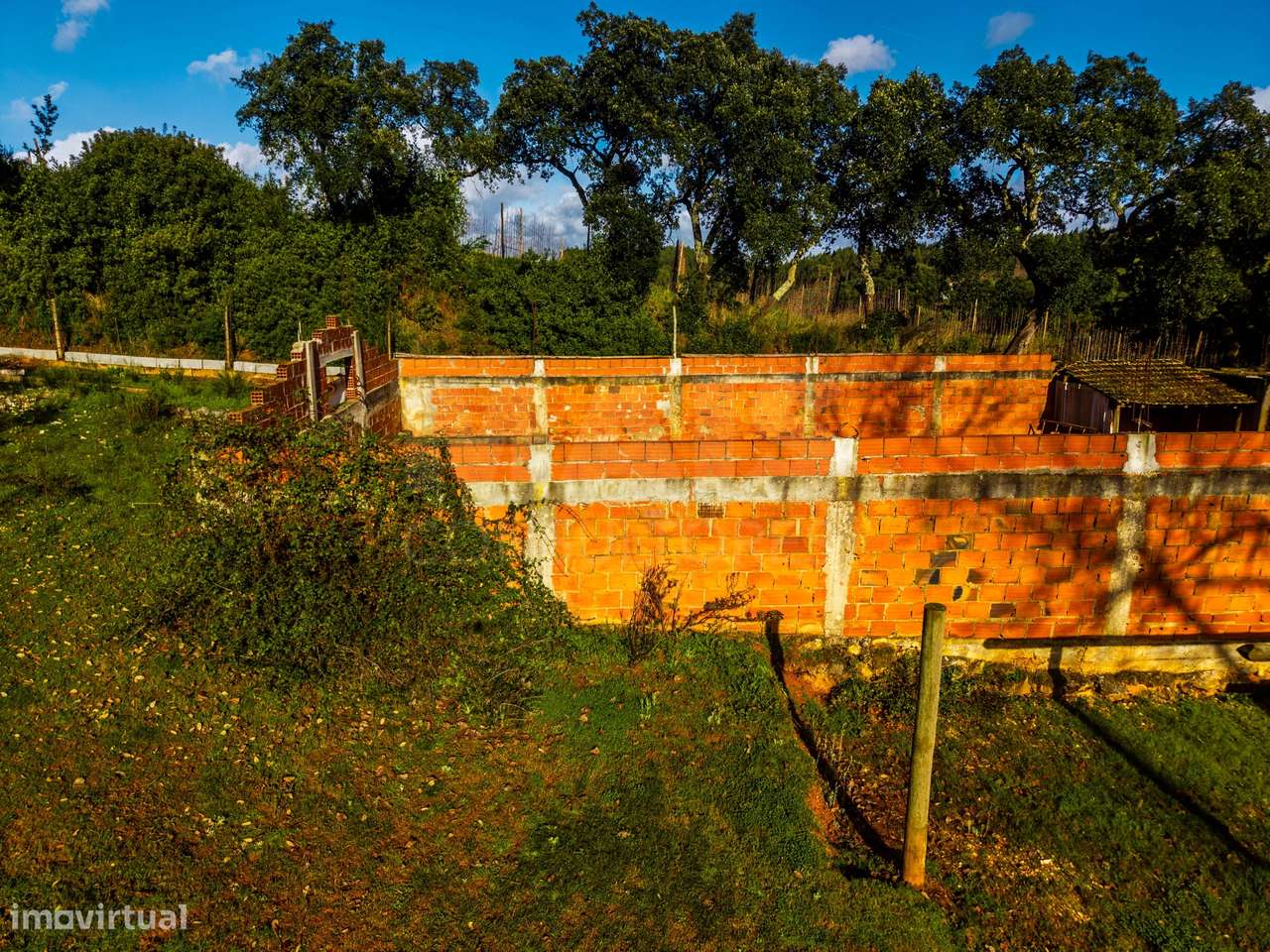Moradia em ruínas num terreno de 10.699m2-6