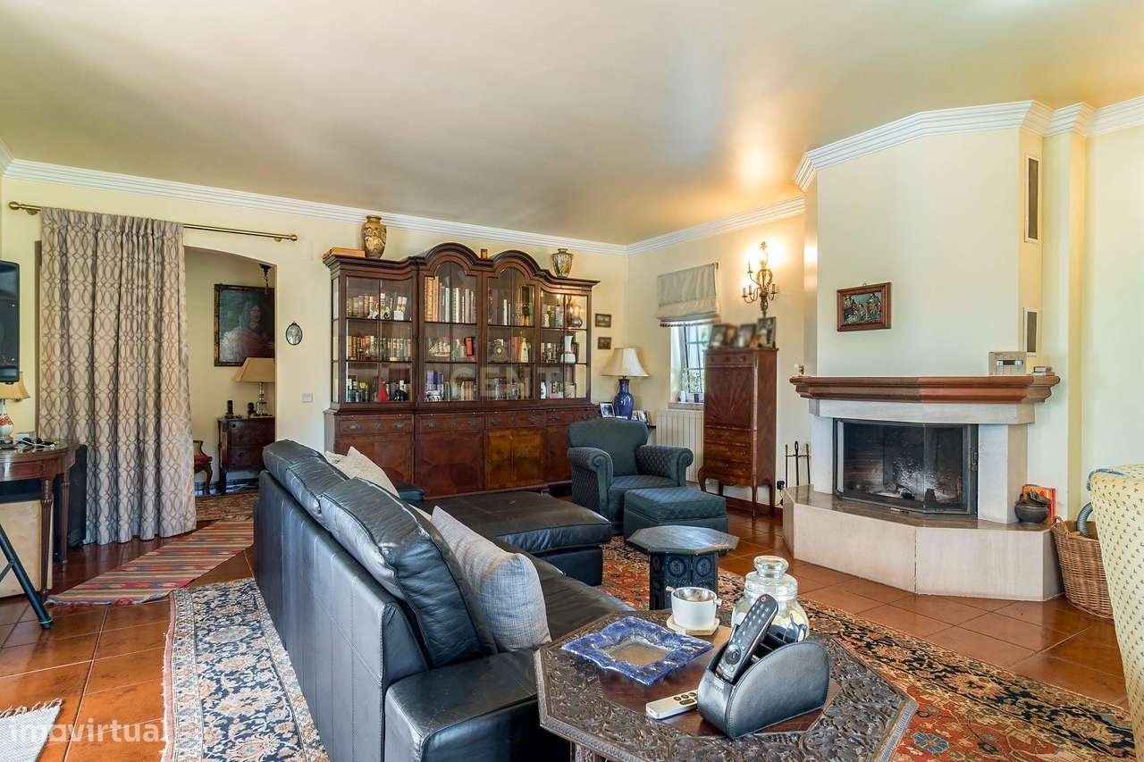 Quinta de 14000m2 com moradia T4 e piscina | Sintra-8