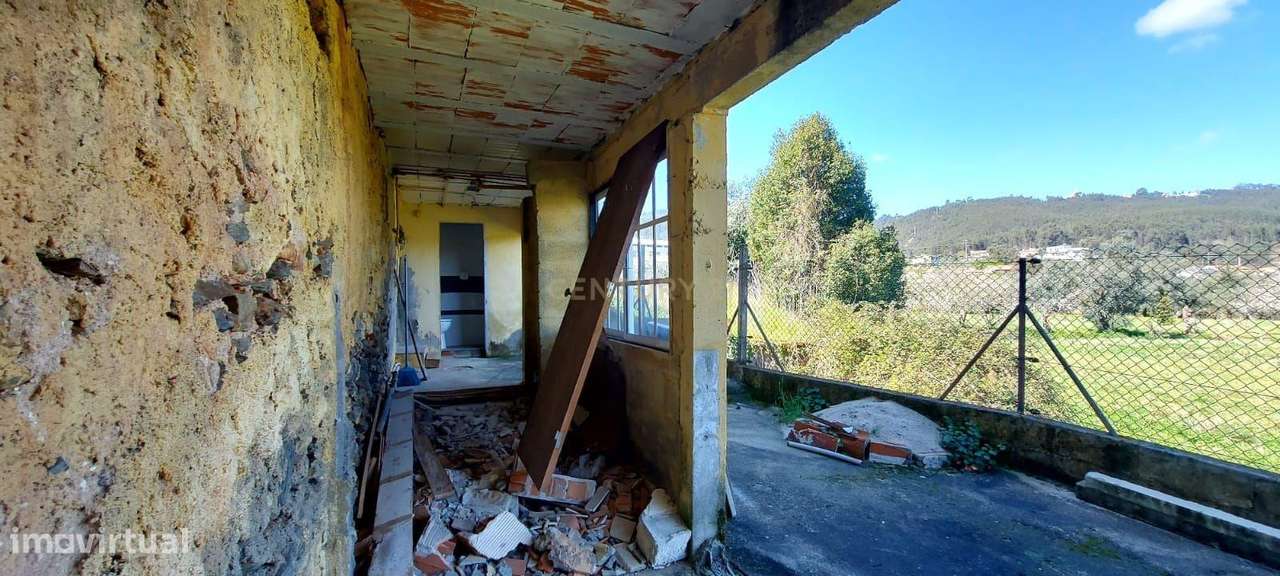 Moradia com terreno para recuperar em Rio de Vide - Grande imagem: 4/15