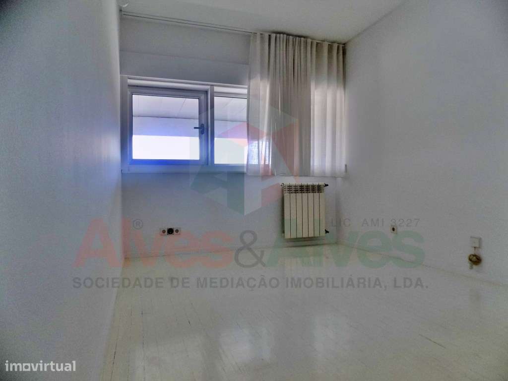 T2 com varanda, lugar de garagem e arrumos nos Altos, Maia-6