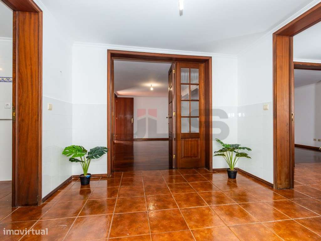 Moradia T4+1 com Dupla Cozinha e Vista Mar - Potencial de Investime...-32