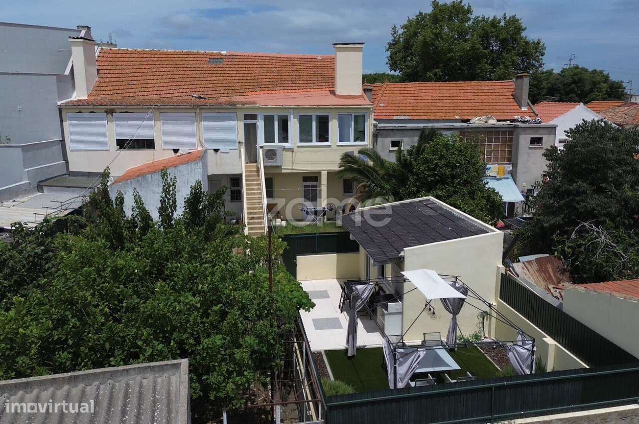 Apartamento T2 com logradouro e anexo.-31