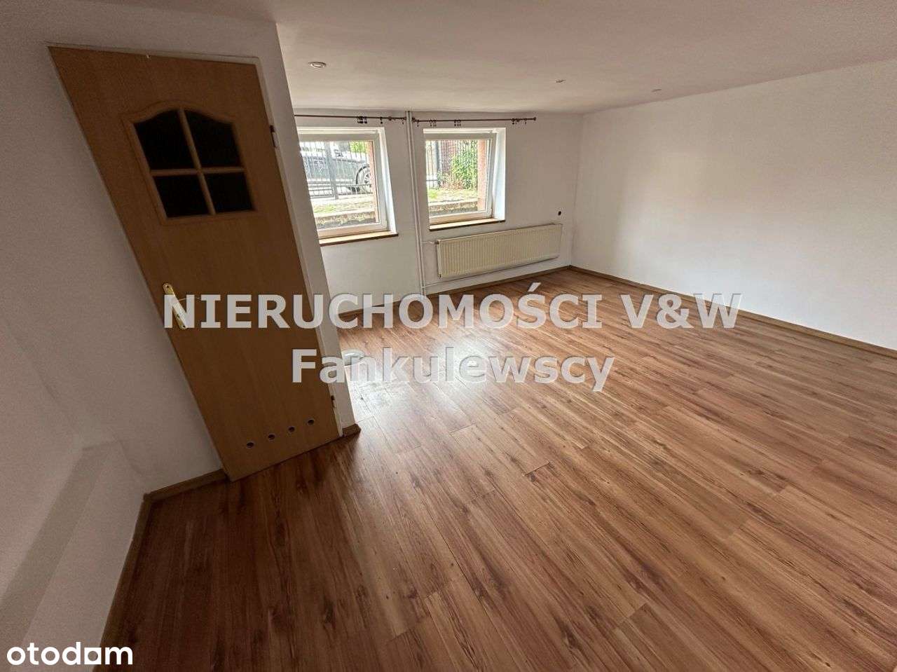 Piękny bliźniak z idealną lokalizacją i widokiem-5