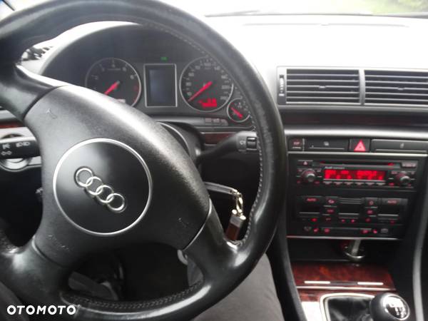 Audi A4 2.4 - 12