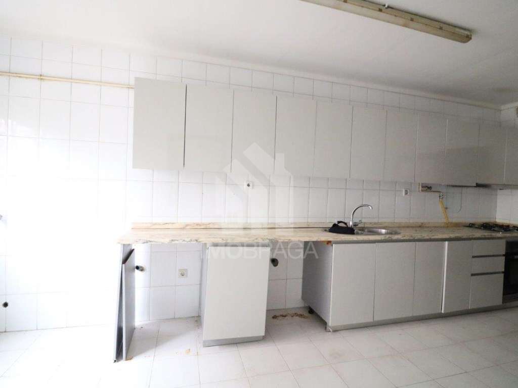 Venda de Apartamento T3 em Lomar-9