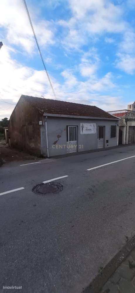 OPORTUNIDADE EXCLUSIVA PARA REMODELAÇÃO TOTAL – MORADIA TÉRREA ANTERIO-0