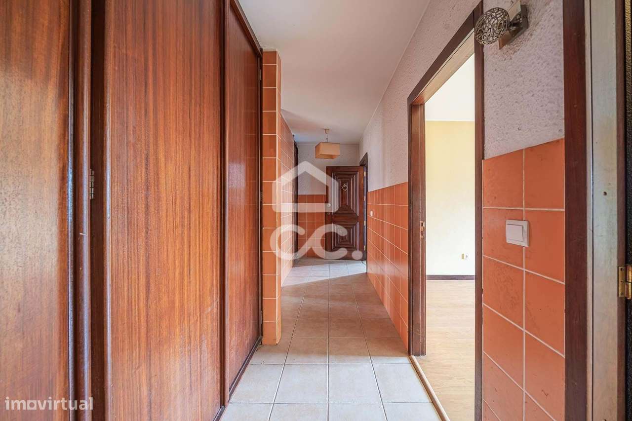 Apartamento T2 com garagem na Maia, junto ao Metro Parque Maia-16